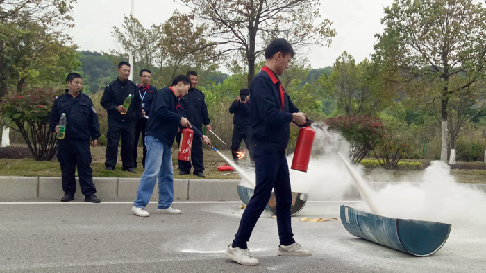 西奧多消防演習-滅火器滅火